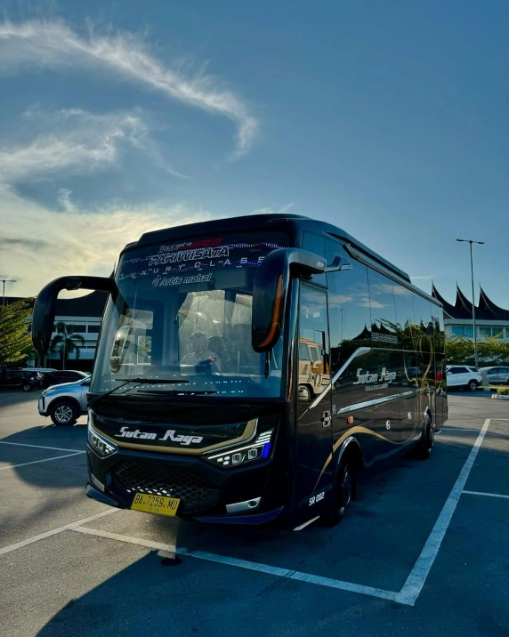 Armada Hiace Premio Sutan Raya tampak depan