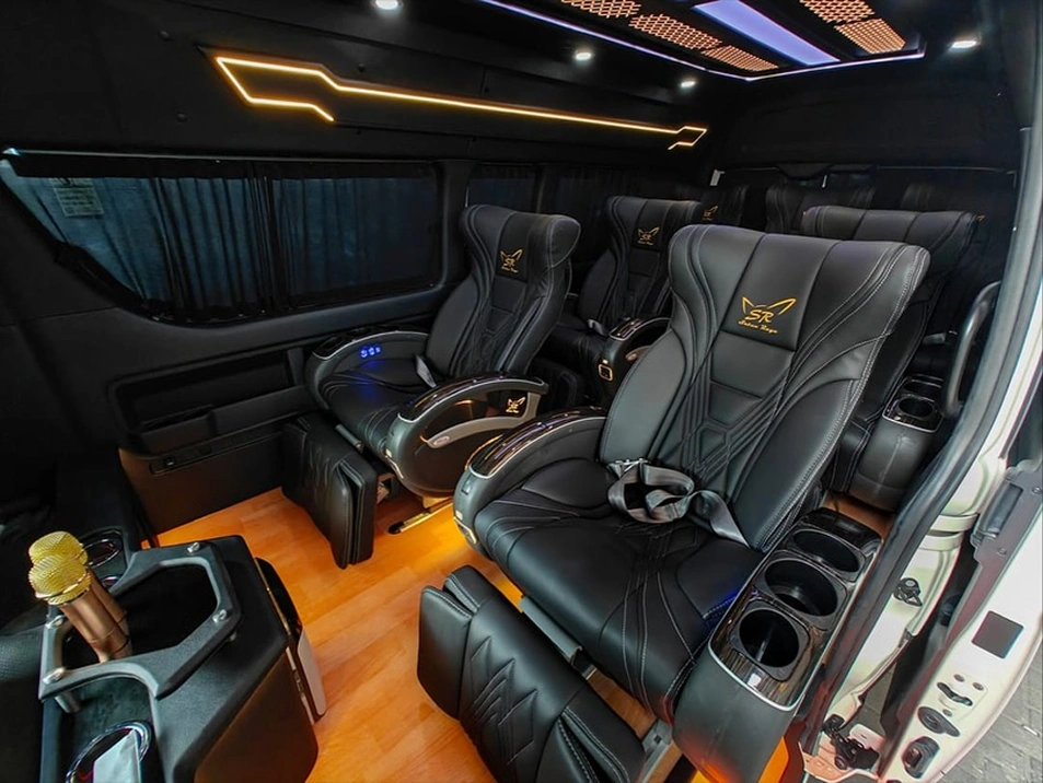 Toyota Hiace Commuter Sutan Raya untuk shuttle